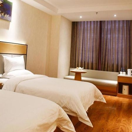 Greentree Inn Geermu Walking Street Business Hotel Golmud Dış mekan fotoğraf