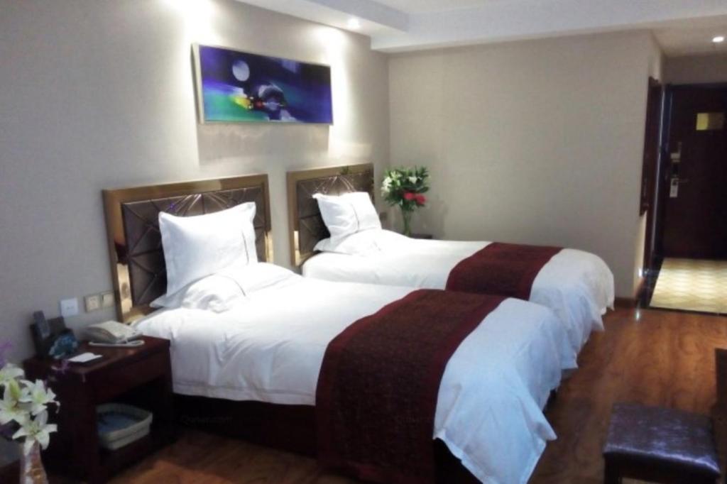 Greentree Inn Geermu Walking Street Business Hotel Golmud Dış mekan fotoğraf