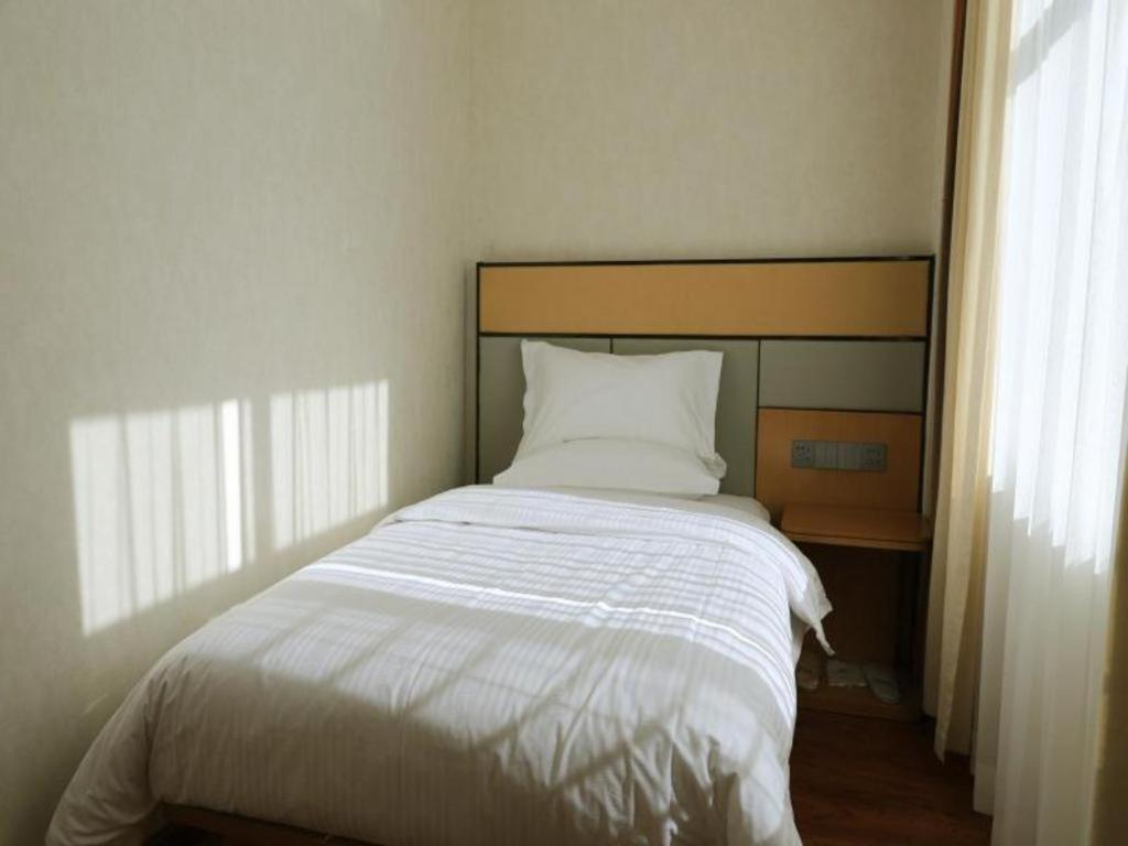 Greentree Inn Geermu Walking Street Business Hotel Golmud Dış mekan fotoğraf
