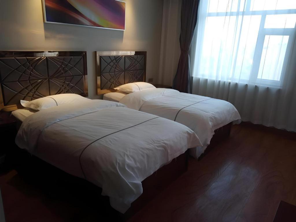 Greentree Inn Geermu Walking Street Business Hotel Golmud Dış mekan fotoğraf