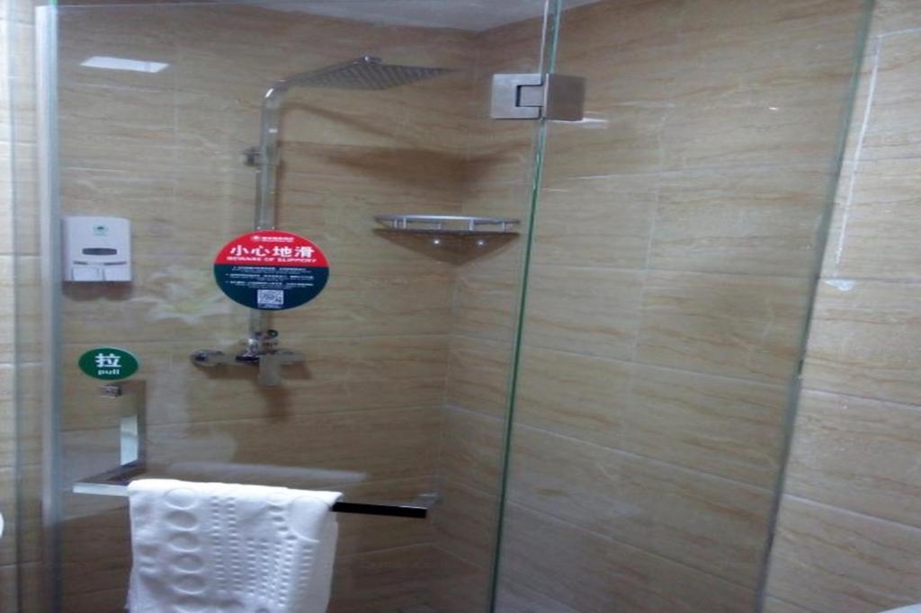 Greentree Inn Geermu Walking Street Business Hotel Golmud Dış mekan fotoğraf