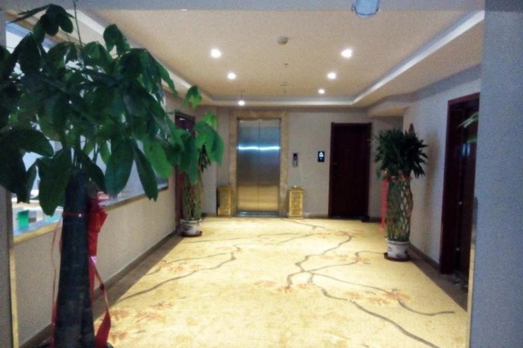Greentree Inn Geermu Walking Street Business Hotel Golmud Dış mekan fotoğraf