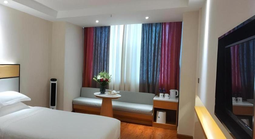Greentree Inn Geermu Walking Street Business Hotel Golmud Dış mekan fotoğraf