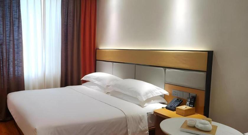 Greentree Inn Geermu Walking Street Business Hotel Golmud Dış mekan fotoğraf