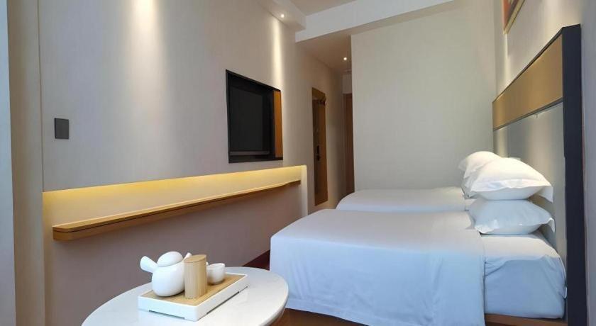 Greentree Inn Geermu Walking Street Business Hotel Golmud Dış mekan fotoğraf