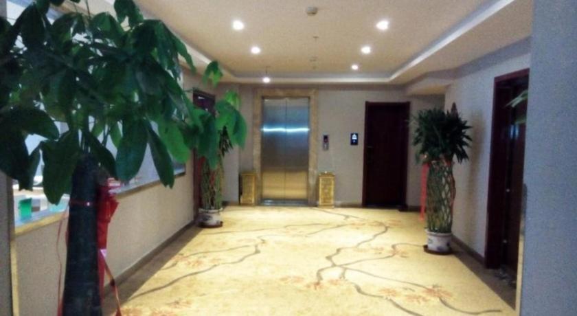 Greentree Inn Geermu Walking Street Business Hotel Golmud Dış mekan fotoğraf